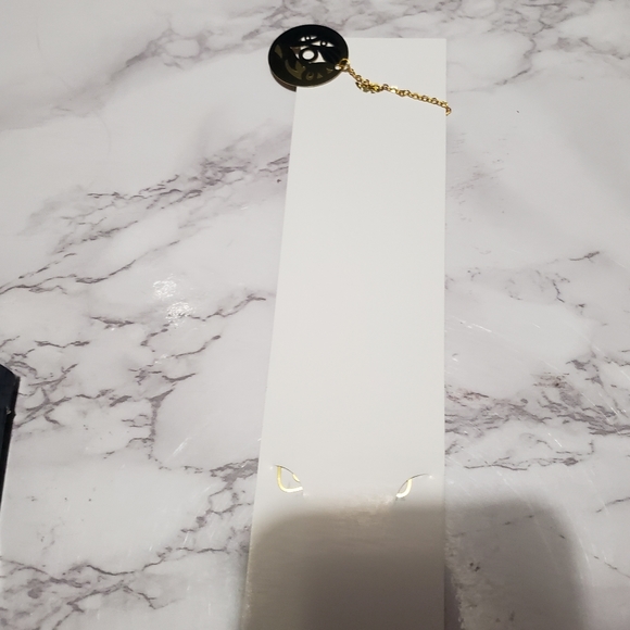 Monstress, Metal bookmark cut out, Illumicrate - Picture 2 of 2